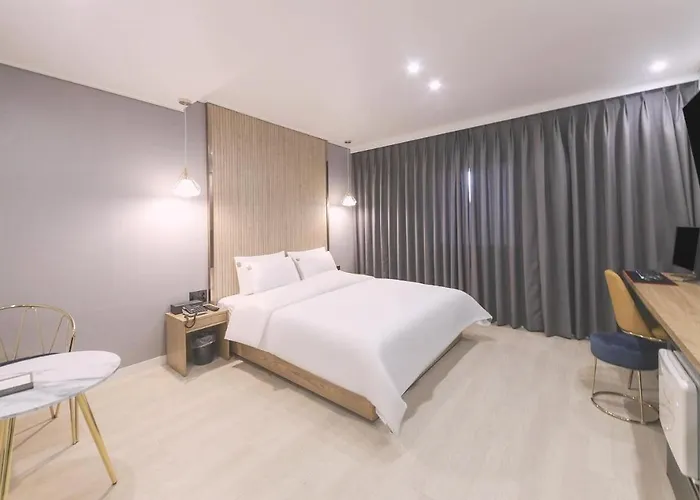 Ariel Motel 2*